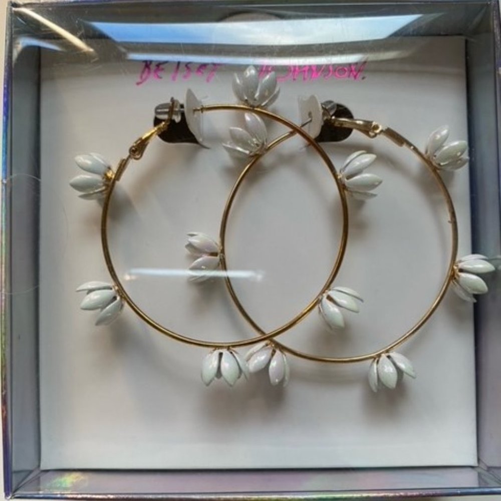 Betsey Johnson Daisy Hoop Earrings New In Box